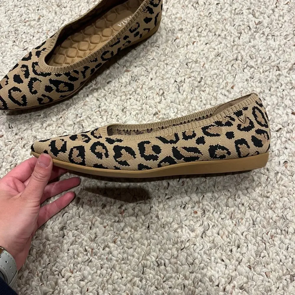 Vivaia Aria 5 Leopard Print Pointed Toe Ballet Flats Sz EU 40.5 US 9.5 Classic